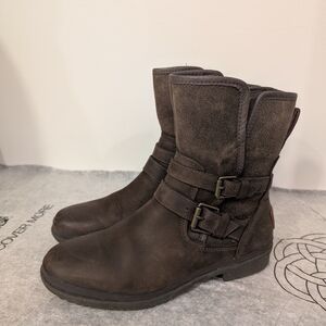 UGG Simmens Brown Leather Waterproof Boots Size 7